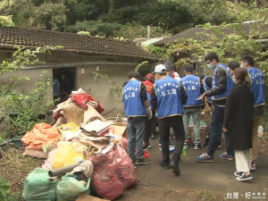 志工團上山服務 為獨老除舊布新