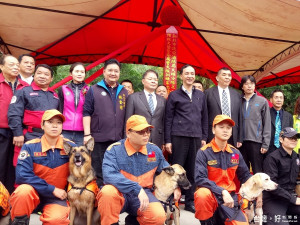 市長朱立倫等出席搜救犬及警犬新廳舍及馴養訓練基地動土典禮。（圖／記者黃村杉攝）