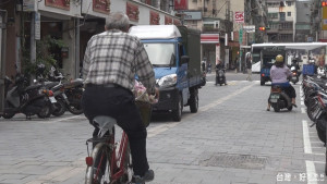 花崗石車型道更新凹凸顛簸　民眾罵翻