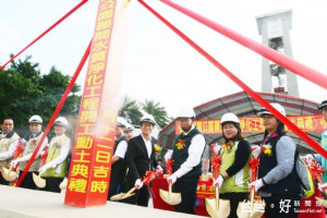 市長鄭文燦時表示，朝陽公園礫間水質淨化工程預定明年12月完工，未來民眾可在沿岸綠帶享受親近水岸之樂。