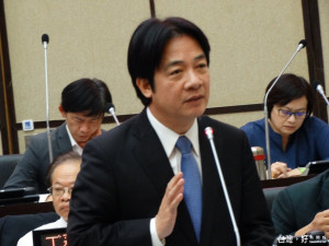 台南市長賴清德因日前拋出「親中愛台」的兩岸論述， 7日接受電台訪問時表示，親中愛台是設立平台，以台灣為核心，向中國伸出友誼的雙手。（圖／資料照片）