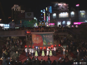 聖誕點燈 大仁哥與林智堅點亮新竹市