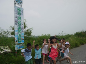 台南市生態保育學會以「學甲濕地，甲咱作陣」計劃獲得聯電公司舉辦第一屆綠獎。（記者邱仁武／攝）