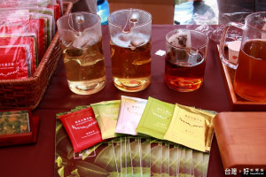 賀家茶園推出五種袋茶品質不錯受到肯定。（記者扶小萍攝）