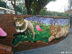 板橋公所於永安公園打造活潑逗趣的3D動物彩繪牆面，吸引路過民眾拍照留影。（圖／記者黃村杉攝）