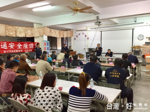 太平警方到山區和居民座談。林重鎣攝