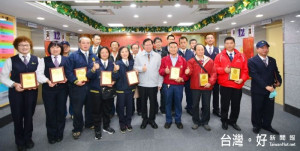 鄭市長恭喜受獎者，他也期勉優良駕駛持續提供市民優良服務品質。