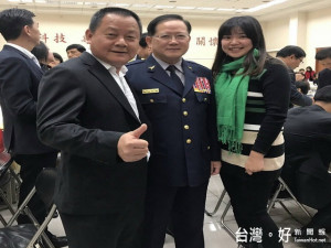 太平警友辦事處主任周寶達伉儷和警政署長陳國恩合影。林重鎣攝