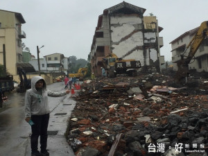 霧峰危樓拆除。林重鎣攝