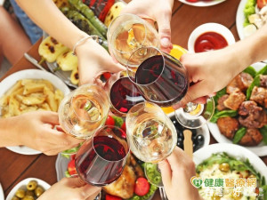 大口吃肉飲酒　小心痛風發作