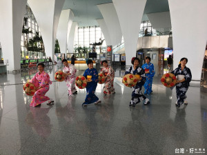 高鐵彰化站傳來日本風　櫻花妹著和服大展舞技