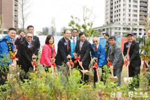 鄭市長期盼扶輪社能繼續與市府共同合作，從各個層面提供市民更好的生活。 