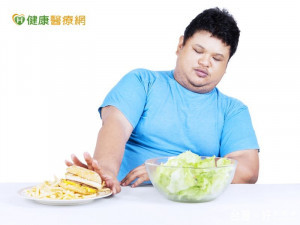 糗！男性女乳漸增　飲食西化多油脂惹禍