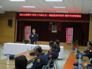 學甲警分局長鄭榮崑主持強化協勤民力任務訓練，指示加強春節安全維護工作訓練，讓大家過好年。（記者邱仁武／攝）