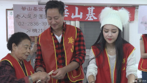 王思佳夫妻炒米粉　獻愛1/22寒士尾牙