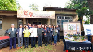 鄭市長表示，「敲響第七堂課的鐘聲」的故事不僅充滿令人感動的歷史及記憶，也體現客家人團結刻苦及注重文教的傳統。