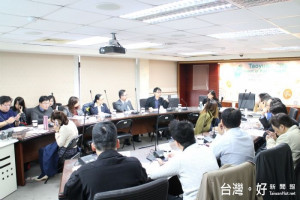 衛生局呼籲民眾，過年期間應做好自我健康管理：不要暴飲暴食、生活作息正常。