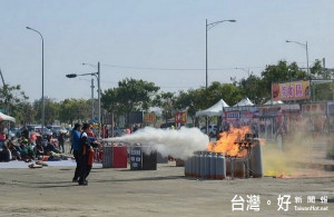 雲林縣政府為因應參觀燈會大量人潮，特辦理燈會防災演習，達零事故與零傷亡之目標。（記者陳昭宗拍攝）