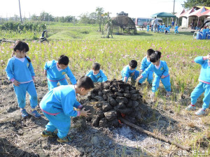 體驗傳統農家焢窯　明道附設幼童舉辦「寶貝田野體驗營」