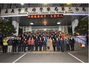 嘉義市大家長一行慰問106年春節工作警軍消及協勤人員