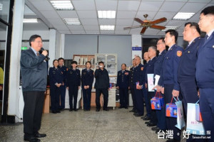 鄭市長表示，感謝警察同仁過去一年不分晝夜、無畏寒暑，為守護桃園的治安、交通而服務。