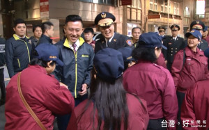 春節持續守護市民安全 林智堅慰問警消