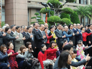 行政院初六（2）日上午舉行新春團拜，衛福部長林奏延未出席團拜引發各界揣測。（圖／林全臉書）