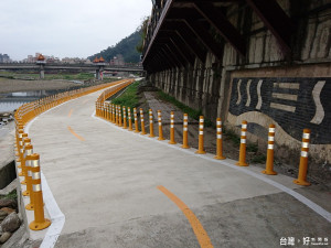 三峽老街圓形廣場至三峽河左岸三峽拱橋的自行車道已順利完工。（圖／記者黃村杉攝）