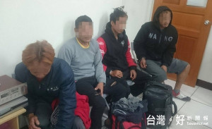 北港警方前往雲林台西、四湖鄉、嘉縣六腳鄉等地查獲4名非法打工的逃逸外勞。（記者陳昭宗拍攝）