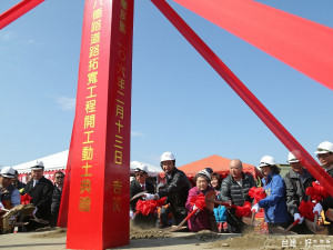 朱立倫市長主持道路拓寬動土典禮。（圖／記者黃村杉攝）