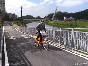 目前已先行開放民眾體驗五堵火車站前到新長安橋下延伸段。（圖／記者黃村杉攝）