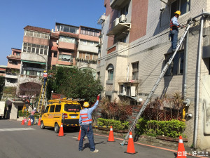 推動纜線地下化 里巷道清整纜線