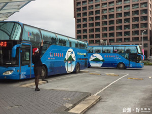 公路總局表示現在葛瑪蘭客運就實行雙駕駛制，不過因葛瑪蘭客運同時有經營客運及遊覽車業，駕駛人力較充足，支援調度也較容易。（圖／葛瑪蘭汽車客運 Facebook）