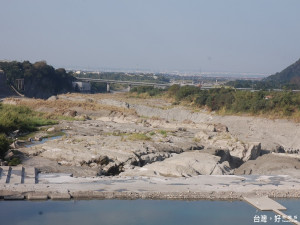 大甲溪流域從去年進入枯水期以來，水量較歷年同期平均減少，中區水資局呼籲民眾務必節約用水，以免遭缺水之苦。（記者黃玉鼎攝）