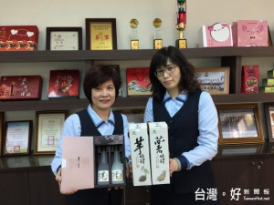 大安區農會創新研發芋頭、蕃薯兩種高等品質酒類，不但是好酒，亦

帶給族群融和的新價值。（記者陳榮昌攝）