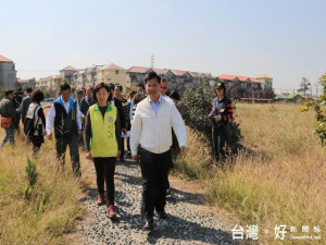 市長勘查大肚幼兒園用地。林重鎣攝