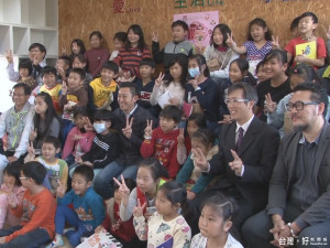 農倉意象圖書館 學童怡然閱讀趣