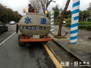 回收水供河濱公園進行街道、路面清洗，以及澆花等日常清潔維護工作。（圖／高管處提供）