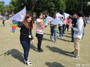 新北未婚聯誼2017「和你一起」，強打南法野餐風格，並安排愛情風箏。（圖／記者黃村杉攝）