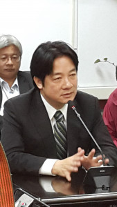 賴市長表示，非常感謝蘇前院長的肯定，他祝福吳秉叡競選新北市工作順利，成功。
