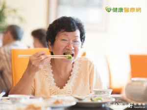 進食順序：菜&rarr;肉&rarr;飯　更容易控制血糖