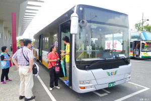 228和平紀念日連續假期重視人權祈和平，搭公車賞櫻暢春輕旅行