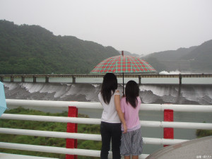 石門水庫上空連日來陰雨不斷，空中待命將實施人造雨。(記者陳寶印攝)