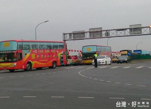 228連假期間，將加派警力在北港大橋、朝天宮四周固定崗管制車輛進出，以減少道路壅塞或塞車。（記者陳昭宗拍攝）