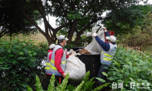 錦興里水巡守隊落實落葉堆肥，待堆肥熟成後供開心農場使用。 
