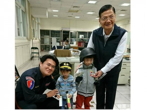 嘉市新任警局長助幼童圓夢