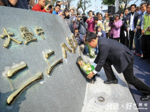 林佳龍在二二八公園舉行紀念會。林重鎣攝