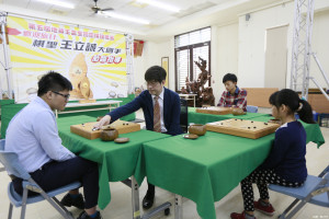 第五屆地藏王盃全國圍棋賽近千人參賽 旅日棋聖現場一對三下指導棋