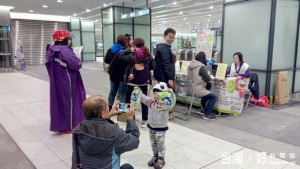 為配合機場捷運通車，市府特推出「桃捷嗶這卡抽這咖」及「市民卡APP刮好康」二項活動。