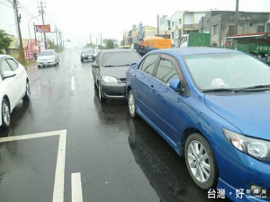 男子睡眠不足又應酬飲酒，停等紅燈睡著追撞前車，遭警方依公共危險罪送辦，懊悔不已。（記者陳昭宗拍攝）